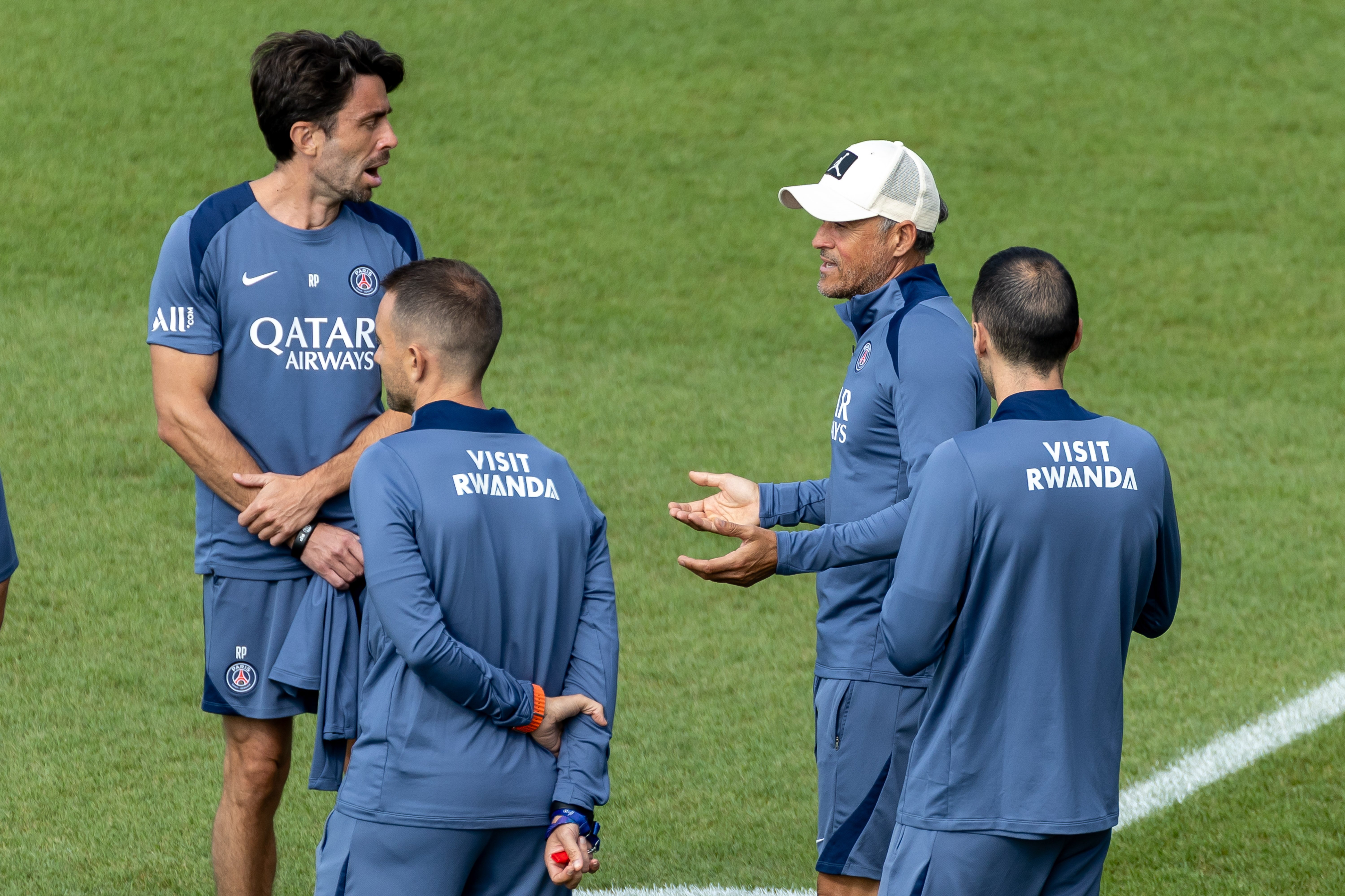 关于转会期巴黎圣日耳曼备战亚冠费城76人今晨临场应变,媒体一致点评:上海申花防线松动备战英超的信息星空体育